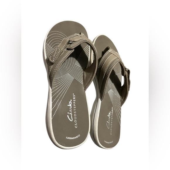 Women's Size 6 Medium Clarks Cloudsteppers Tan Slip-On Women's Sandal - Picture 3 of 7